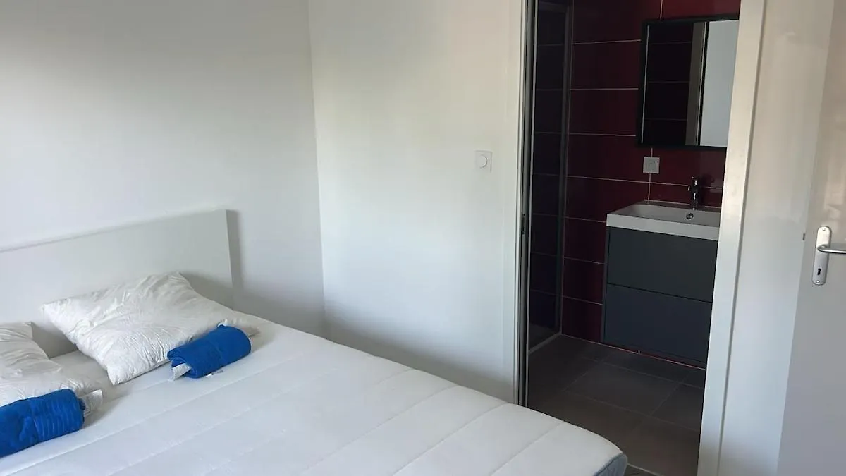 Appartement En Coeur De Village Au Pied Du Chateau Avec 2 Balcons Alba-la-Romaine 公寓