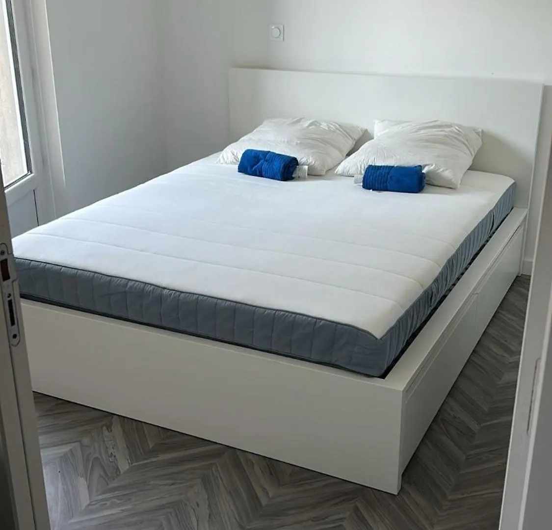 Appartement En Coeur De Village Au Pied Du Chateau Avec 2 Balcons Alba-la-Romaine 法国