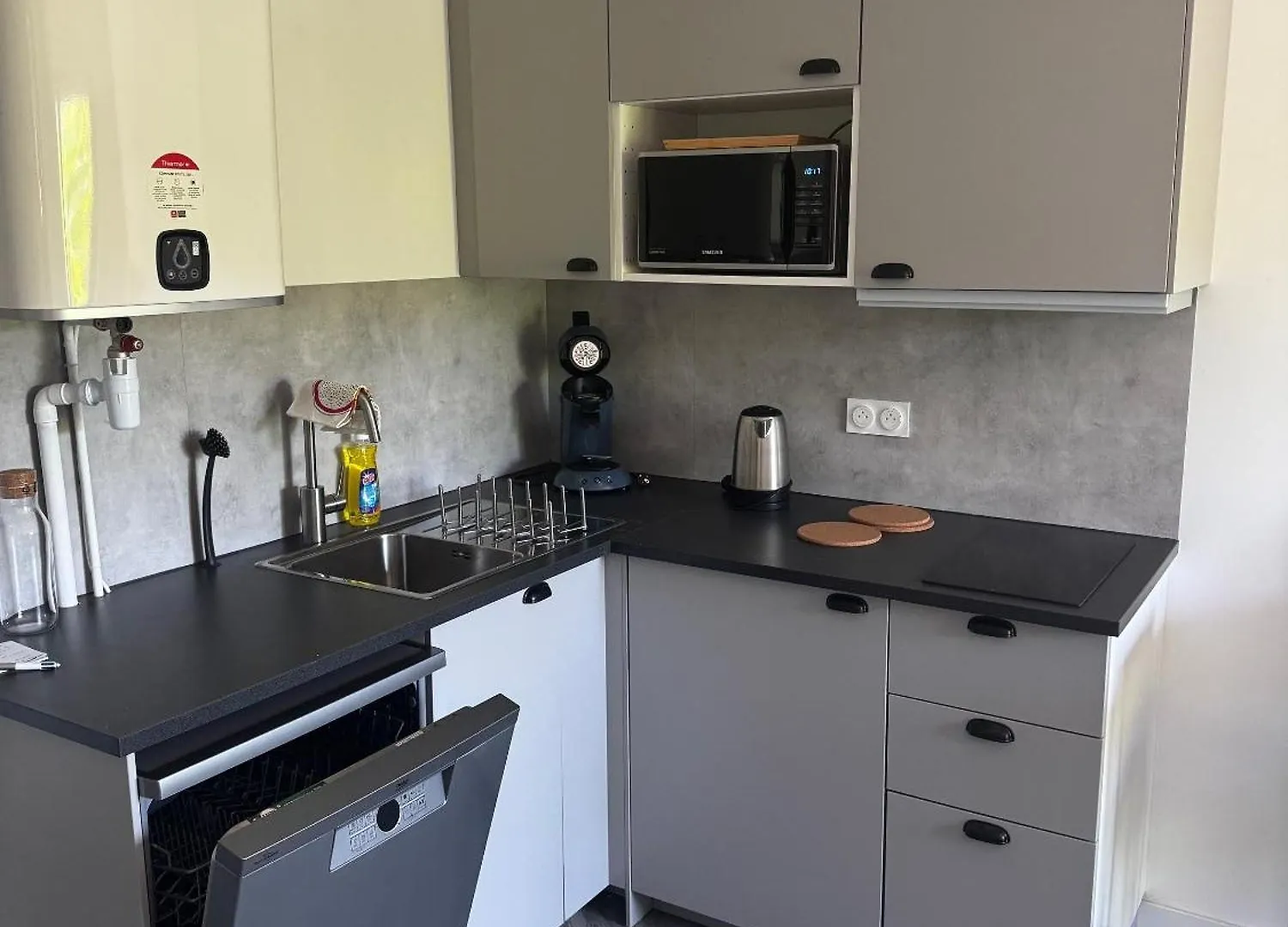 Appartement En Coeur De Village Au Pied Du Chateau Avec 2 Balcons Alba-la-Romaine 0*,